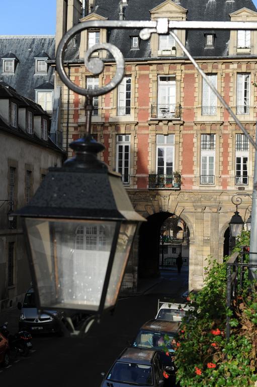 פריז Boutique Hotel De La Place Des Vosges מראה חיצוני תמונה