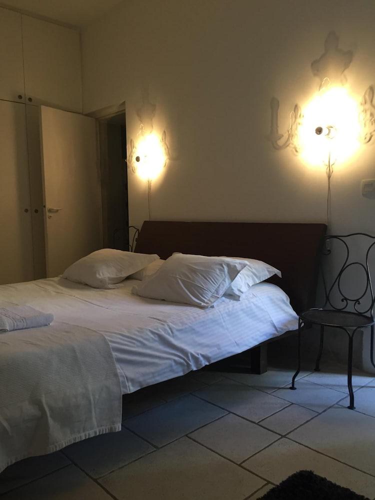 פריז Boutique Hotel De La Place Des Vosges מראה חיצוני תמונה